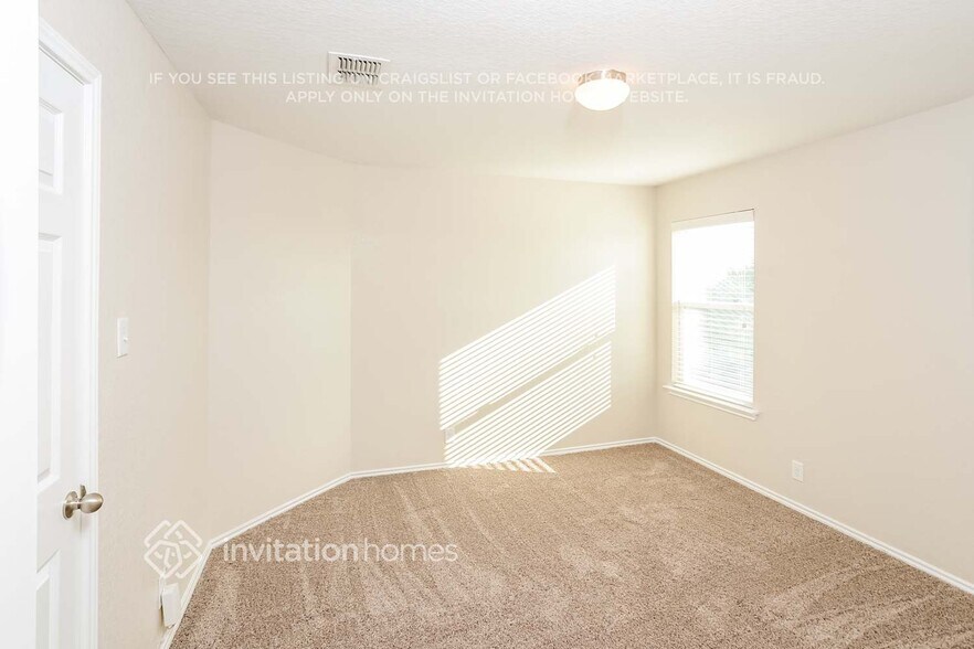 Building Photo - 114 Finch Knoll