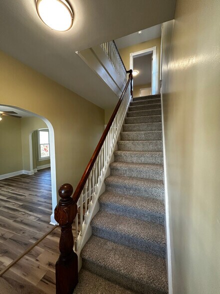 Building Photo - 49 Fallbrook St