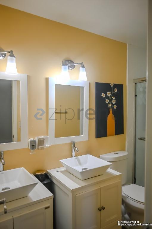 Building Photo - 9761 Riverside Dr