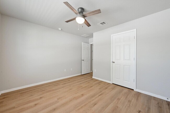 Building Photo - 411 Langely