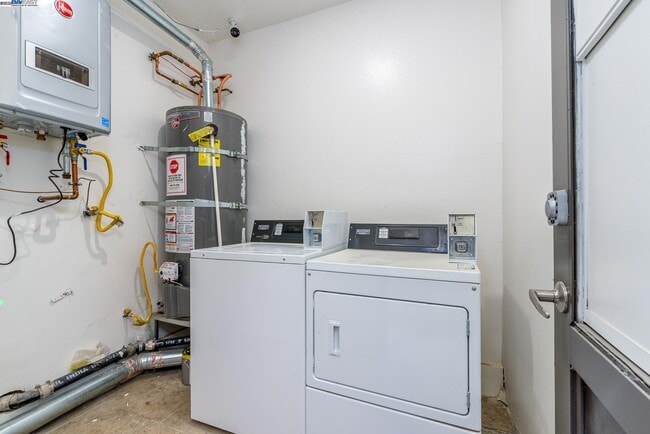 Building Photo - 16318 Maubert Ave