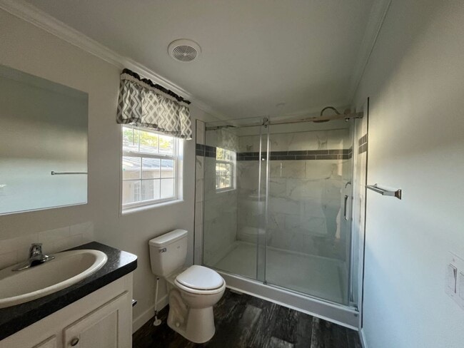 Building Photo - 10 Eland Dr