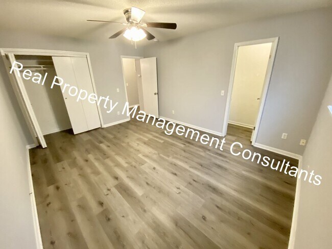 Building Photo - Redbud Ridge 7