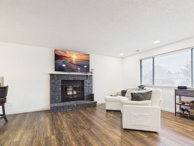 Building Photo - 313 N Oklahoma St