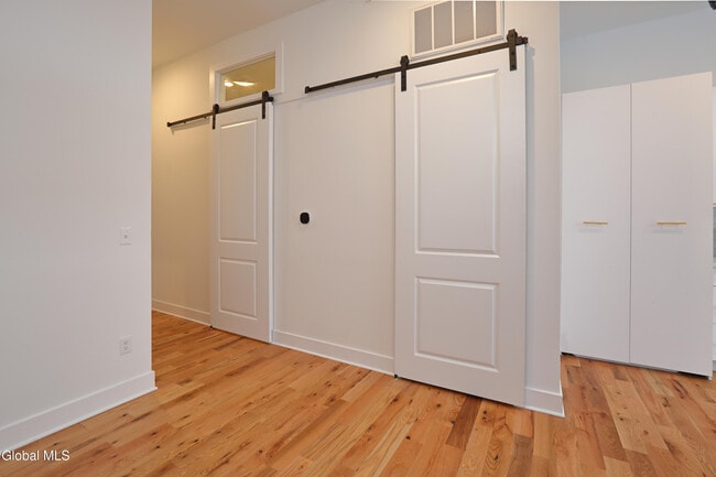 Building Photo - 308 Excelsior Ave