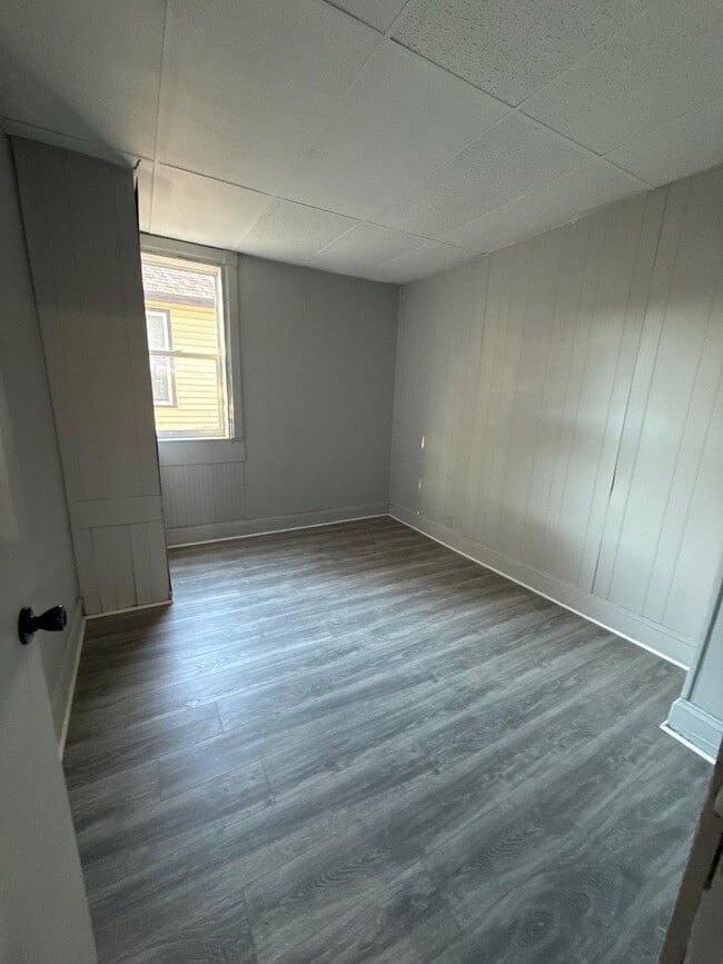 Building Photo - 1121 St Vincent St