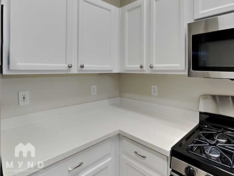 Building Photo - 2590 Alias Smith Dr