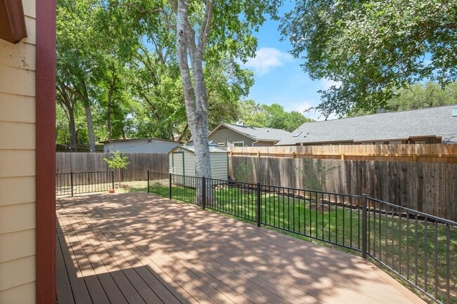 Building Photo - 2810 Goldbridge Dr