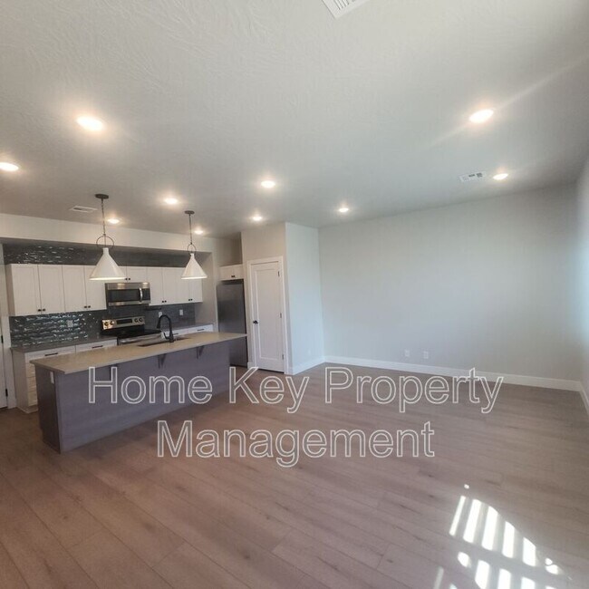 Building Photo - 3954 Razor Dr