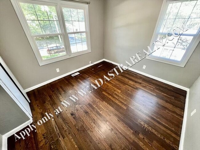 Building Photo - Cozy 2 Bed 1 Bath Duplex in Independence-Available in MARCH!!