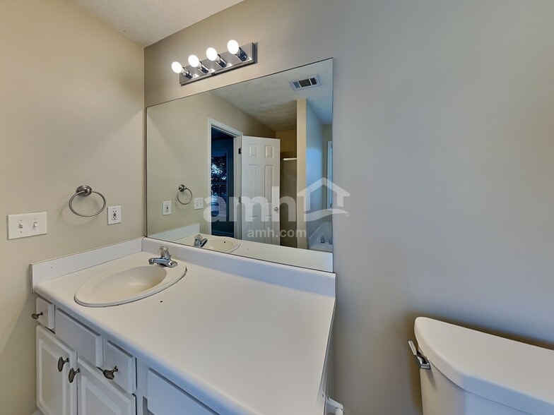 Building Photo - 805 Chatham Park Dr