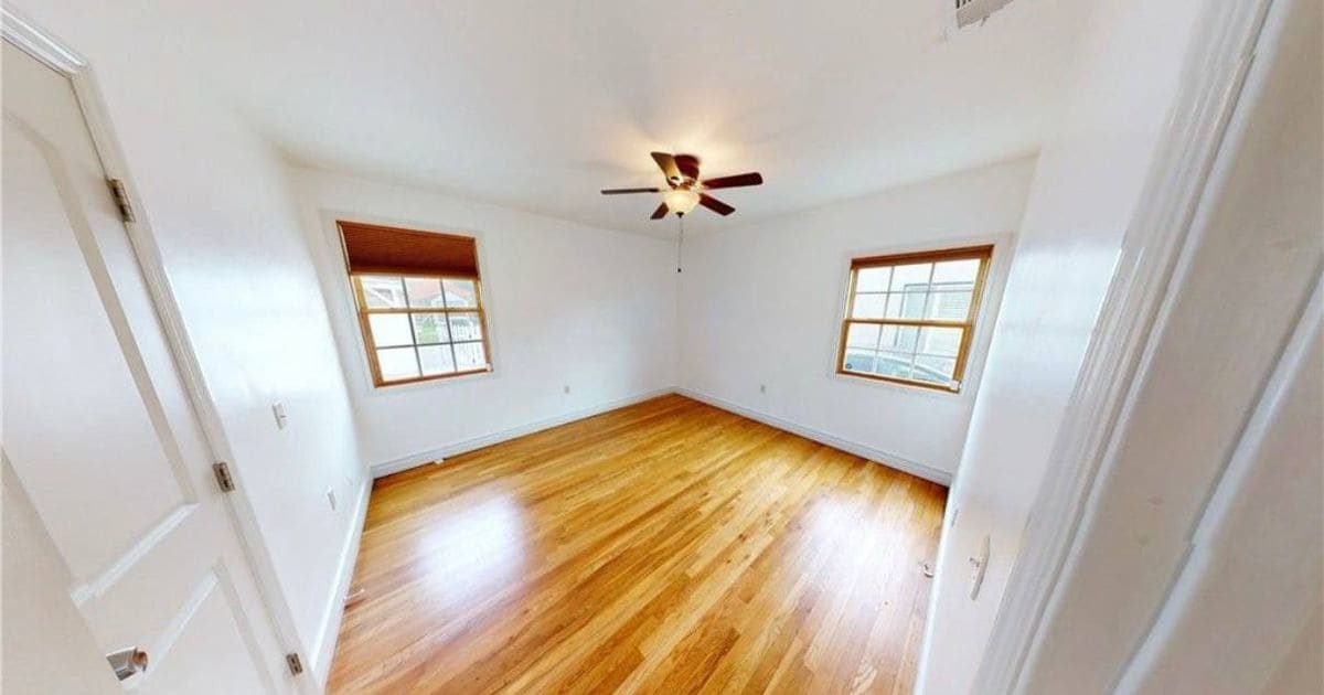 Building Photo - 7418 Farmdale Ave