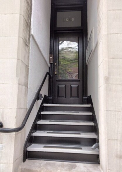 Entry - 1612 N Cleveland Ave