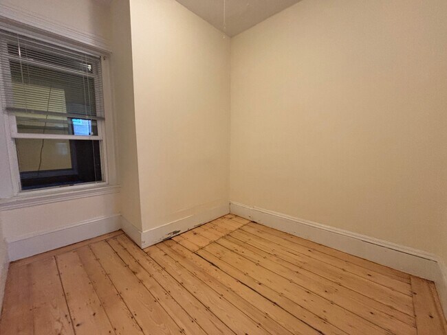 Building Photo - 53 Joy St