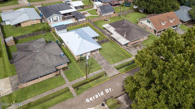 Building Photo - 303 Gerald Dr