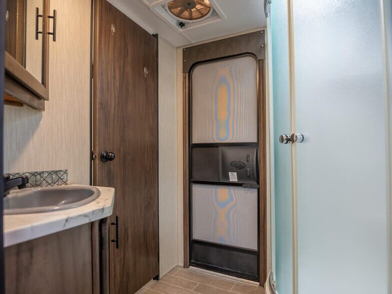 Building Photo - 1905 W St Louis St