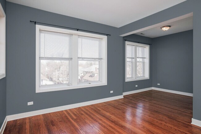 Building Photo - 3911 W Addison St