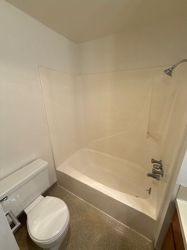 Building Photo - 158 Manbrin Dr N