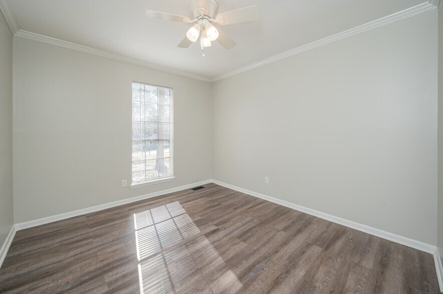 Building Photo - 54 Worthington Dr