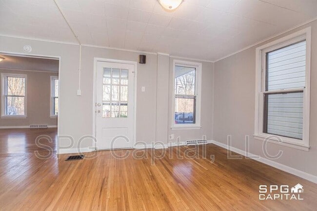 Building Photo - 427 Hood St