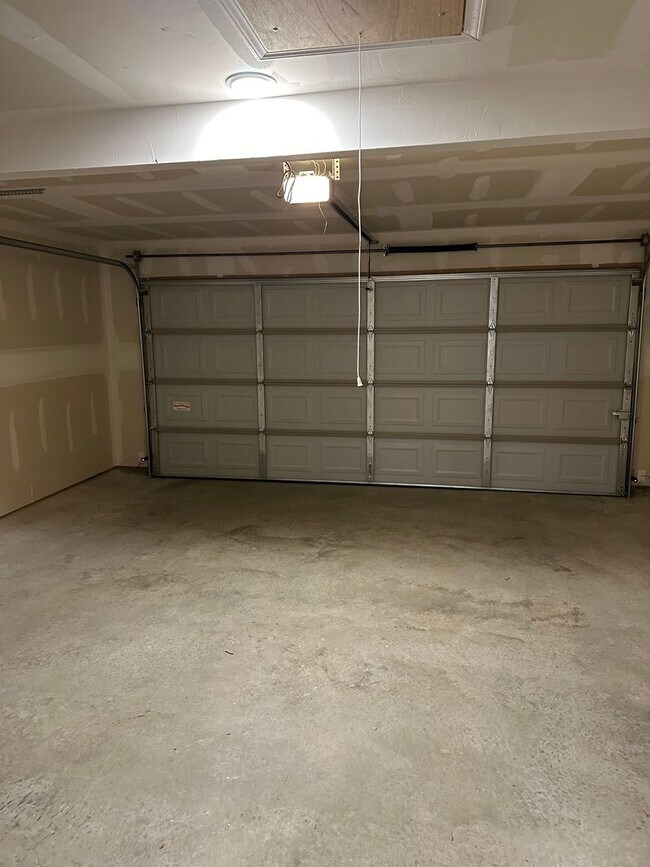 Building Photo - *Pre-leasing* NEW Three Bedroom | Two Bath...