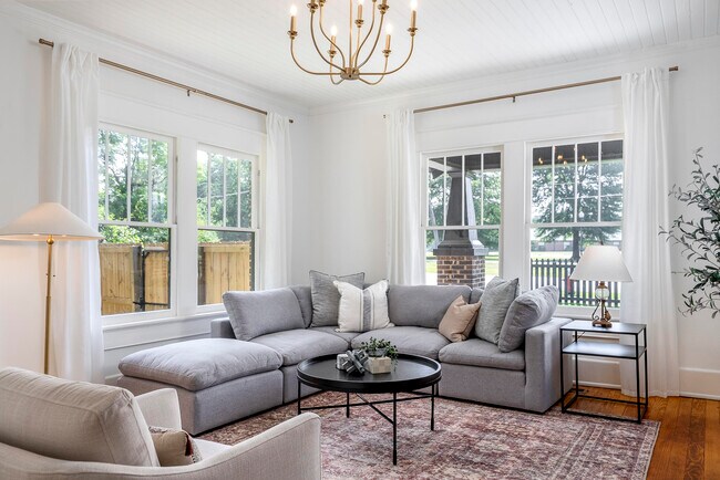 Building Photo - 227 Kershaw St NE