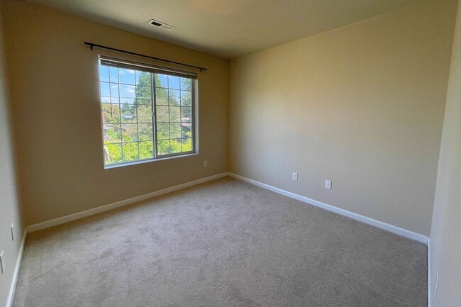Building Photo - Lovely Concordia Home with Washer/Dryer, A...