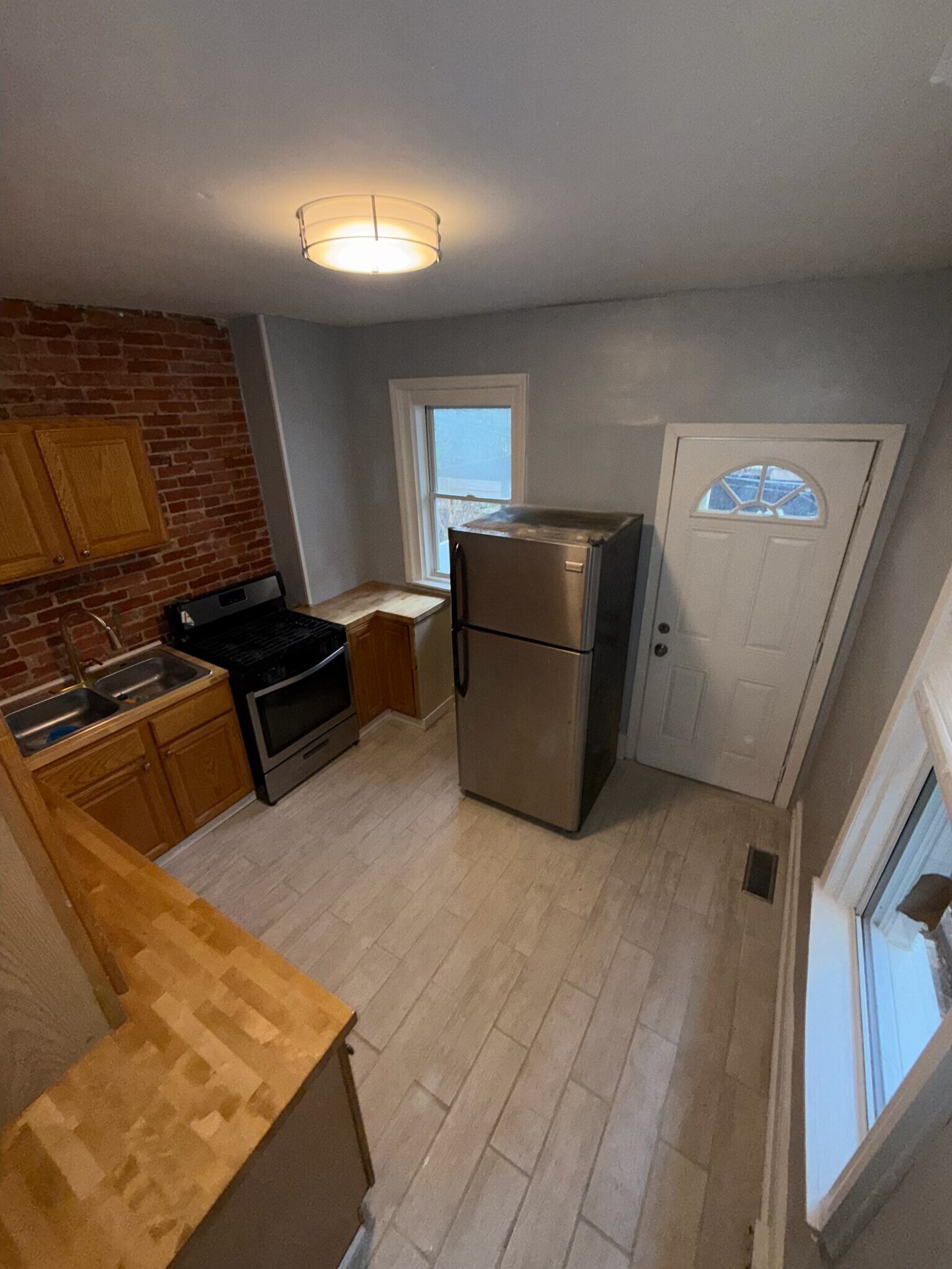 kitchen - 803 N DuPont St