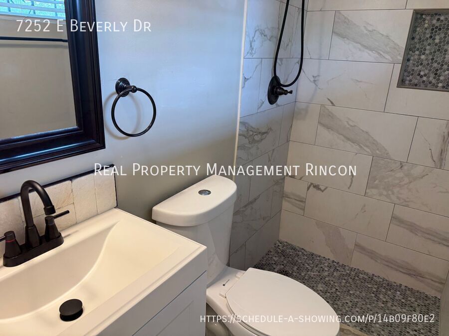 Building Photo - 7252 E Beverly Dr