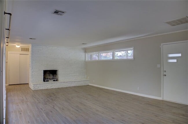 Building Photo - Beautiful Ranch-Style Rental in Marion Gardens!