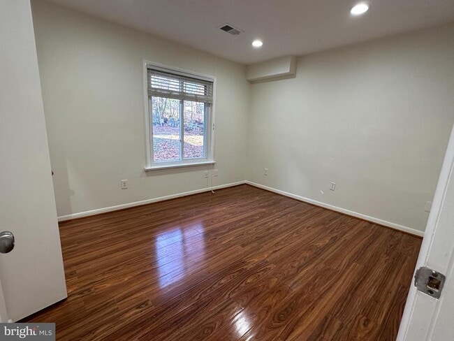 Building Photo - 307 Newman Ct