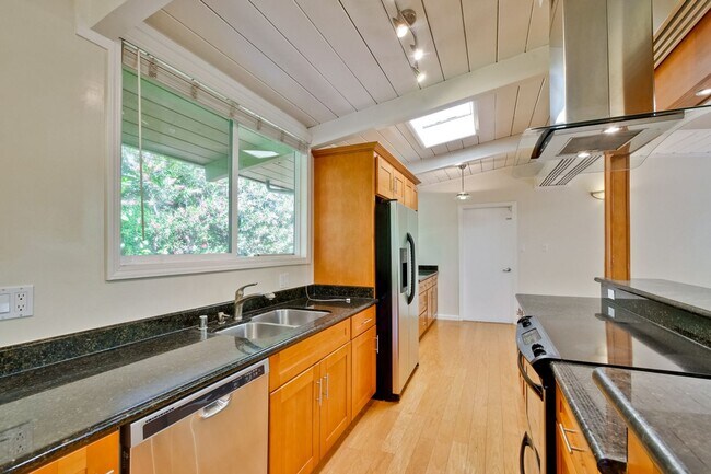 Building Photo - Mountain View Home l Spacious Open Layout Bright and Private Yard