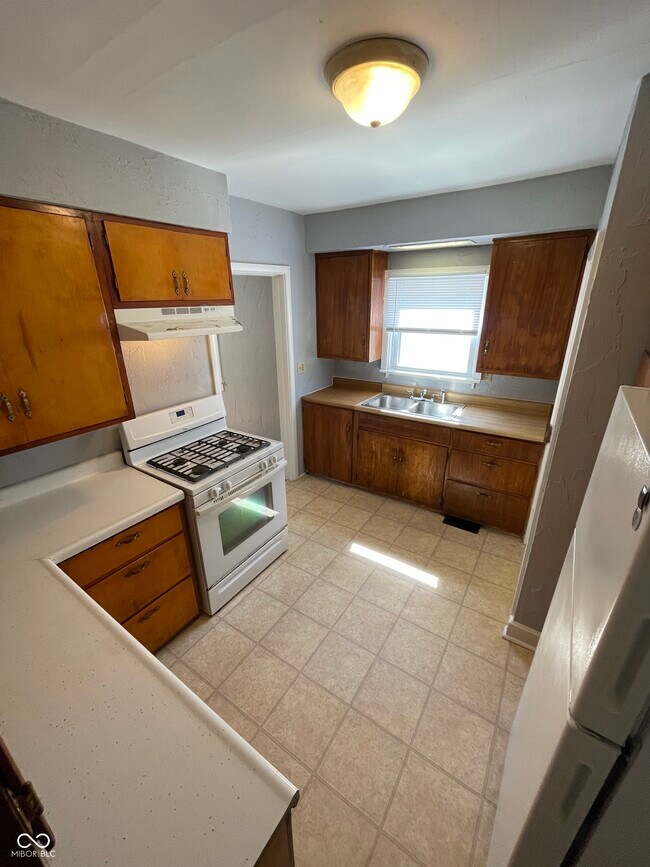 Building Photo - 822 N Emerson Ave