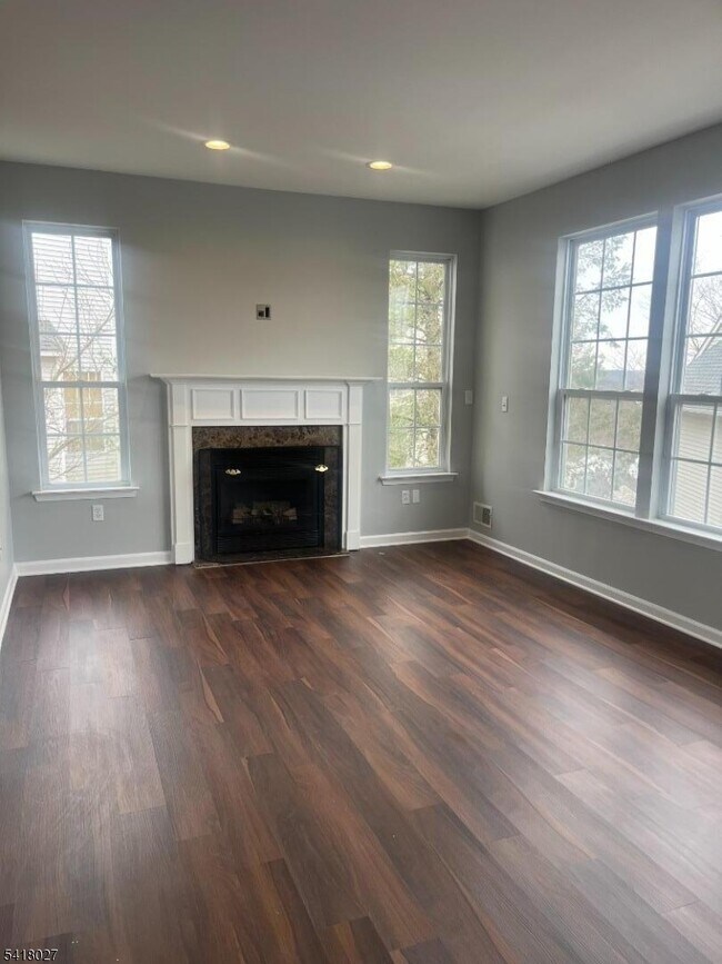 Building Photo - 227 Winding Hill Dr