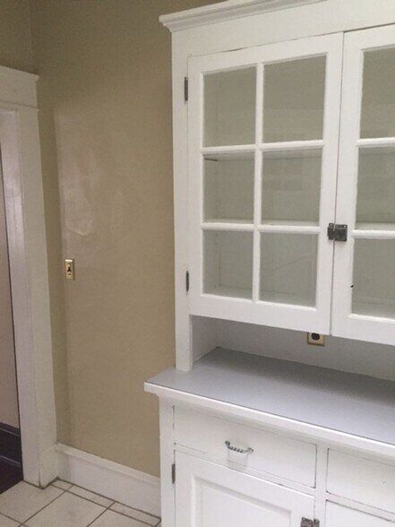 Building Photo - 627 1/2 8th Ave