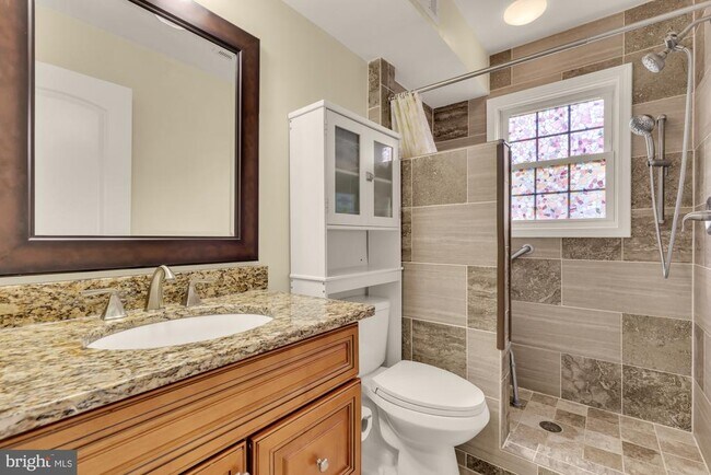 Building Photo - 8604 Woodlawn Ct