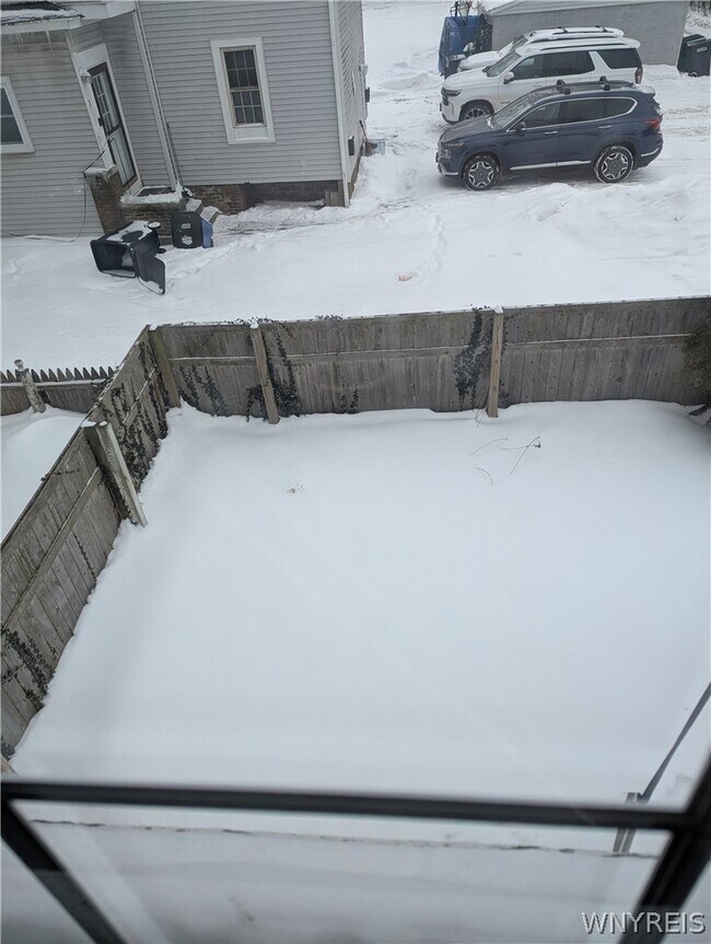 Building Photo - 5722 Buffalo Ave