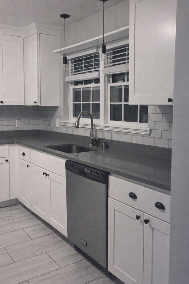 Building Photo - 734 Burgess Ave