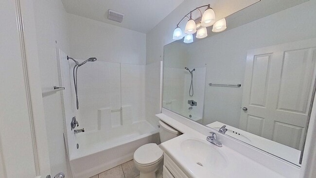 Building Photo - 1002 Reggio Aisle