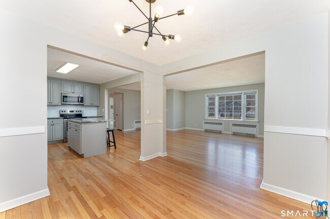 Building Photo - 233 Unionville Ave