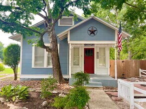 Building Photo - Charming 2 Bedroom, 2 Bath Home on Corner ...