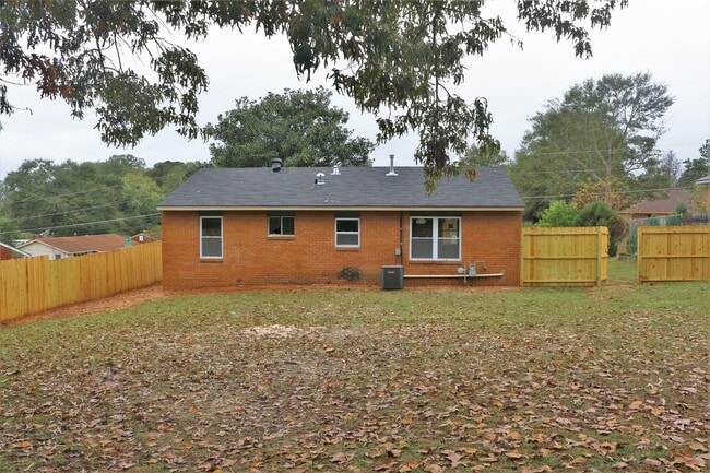 Building Photo - 1600 Mazor Dr