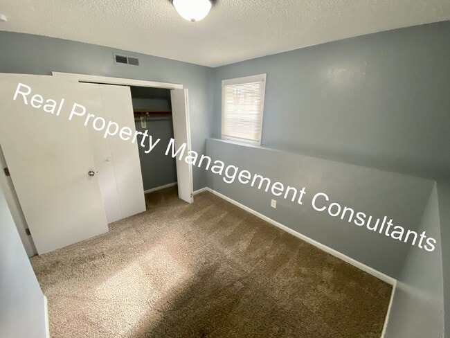 Building Photo - 2 Bedroom Home in Lee's Summit School District