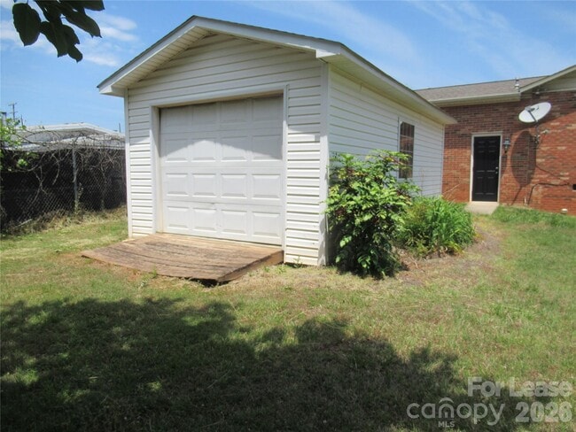 Building Photo - 7800 Cherry Point Dr