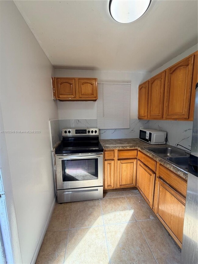 Building Photo - 1936 NW 71st St