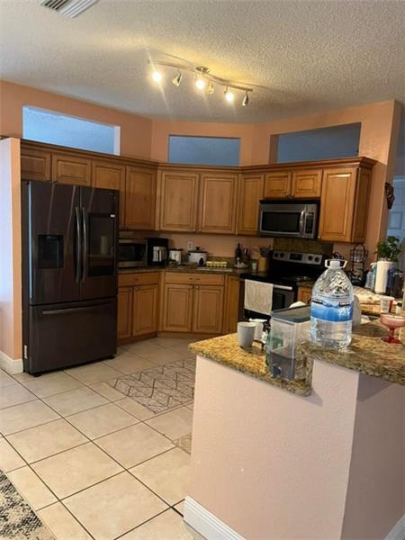 Building Photo - 18051 Rhumba Way