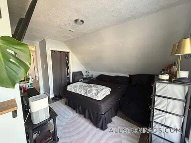 Building Photo - 5 W Sorrento St