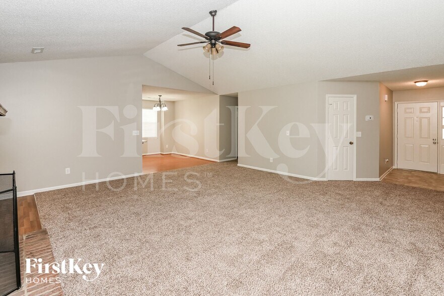 Building Photo - 2501 Oak Leigh Dr