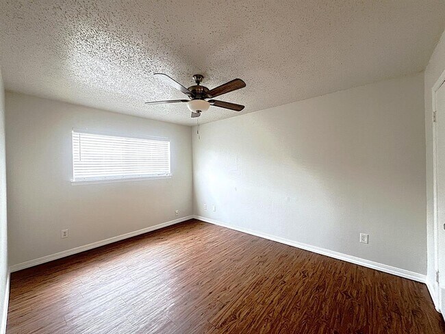 Building Photo - 2602 Penny Ln