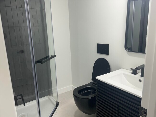 Building Photo - 437 Bramhall Ave